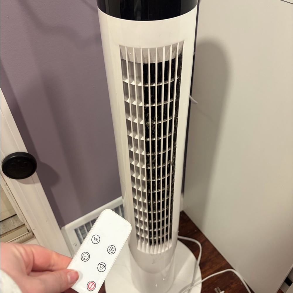 White Tower Fan with Remote